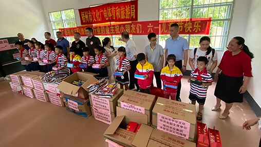 愛心回饋 筑夢(mèng)教育 | 百裕集團(tuán)以行動(dòng)助力公益，點(diǎn)亮童真夢(mèng)想！