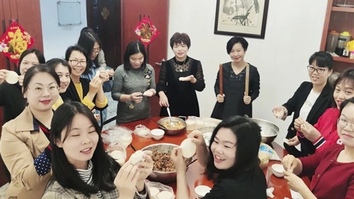 共享歡樂(lè) | 百裕集團(tuán)營(yíng)銷中心喜樂(lè)鬧元宵、暖心慶生日